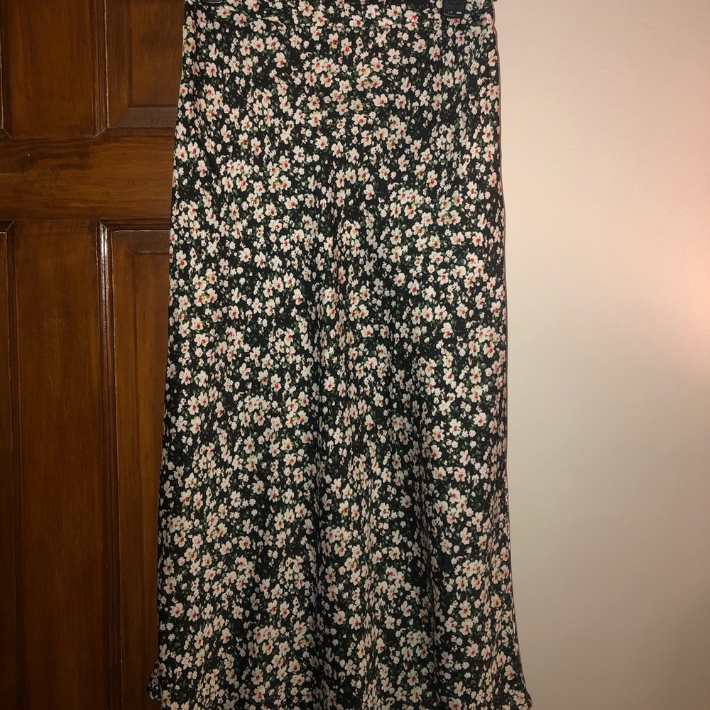 Floral Midi Skirt w/ side zipper